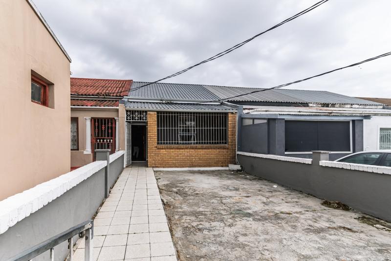 2 Bedroom Property for Sale in Woodstock Western Cape